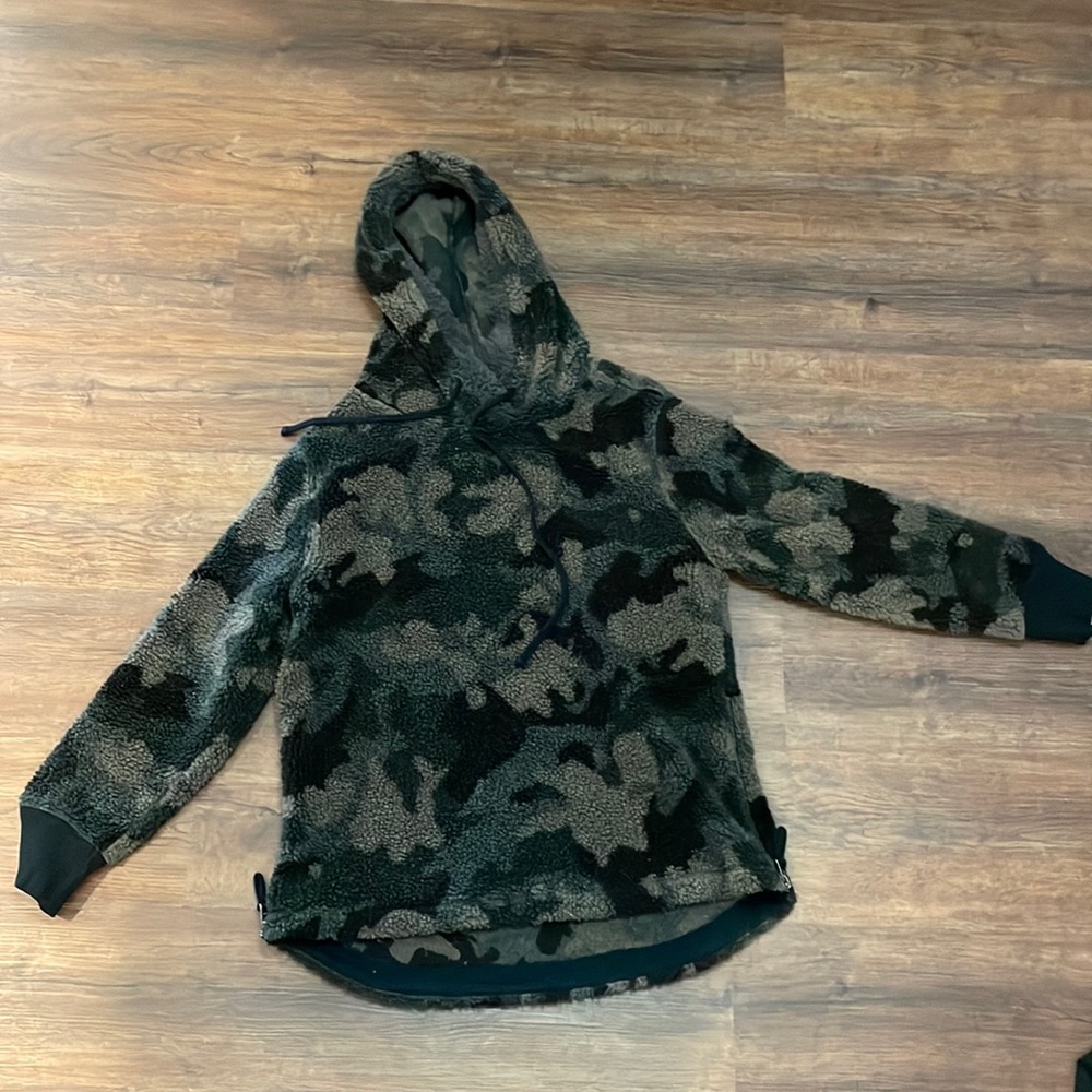 Camouflage Sherpa hoodie. Size M
